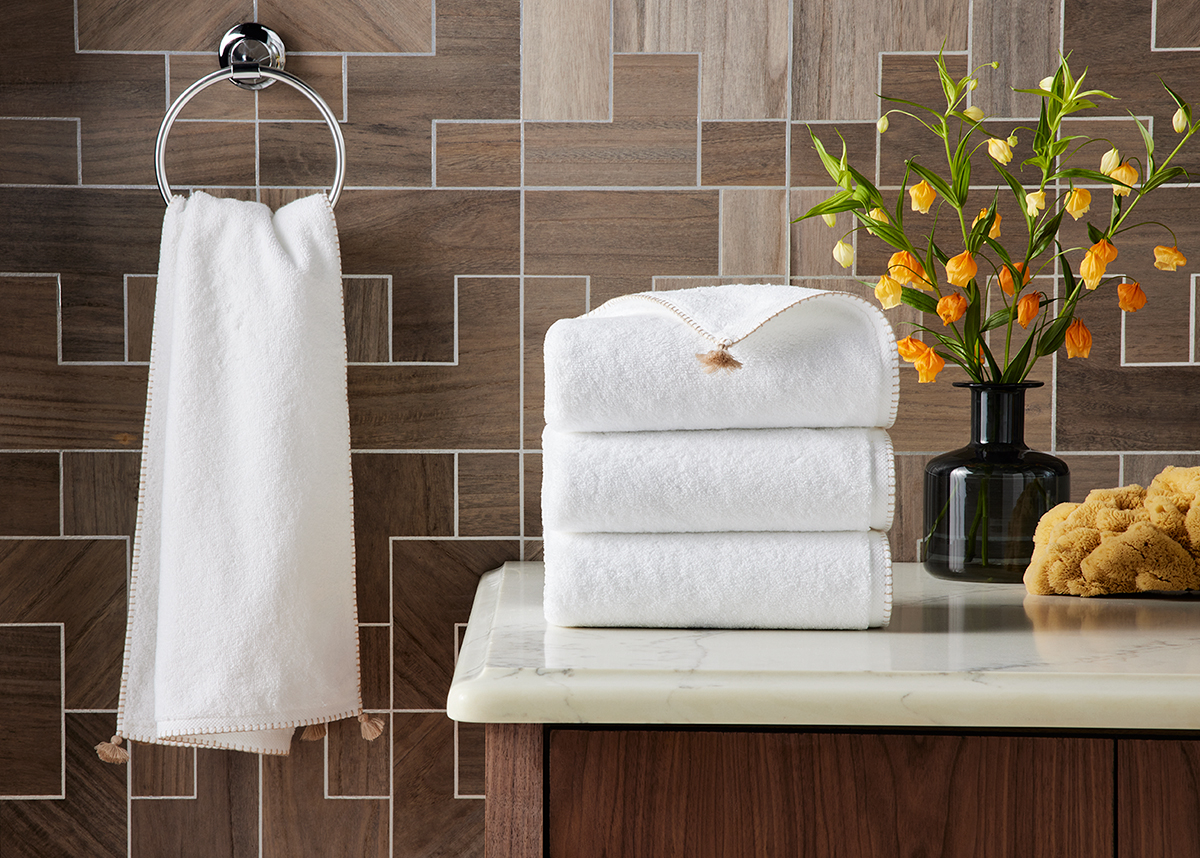 https://na.shopmo.com/images/products/xlrg/shopmo-moroccan-tassel-hand-towel-man-320-hand-beigtasl-white_xlrg.jpg