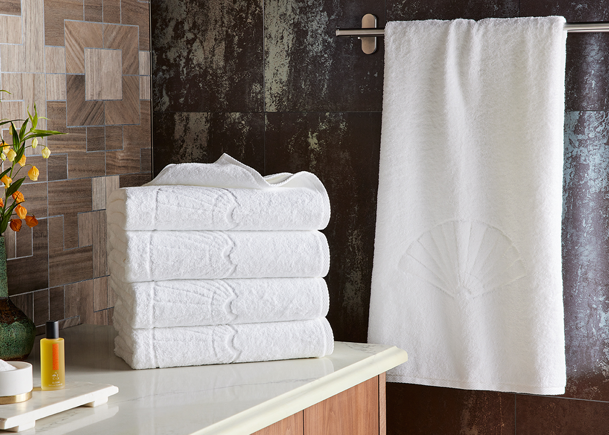 https://na.shopmo.com/images/products/xlrg/shopmo-signature-bath-towel-man-320-bath-fanweav-white_xlrg.jpg